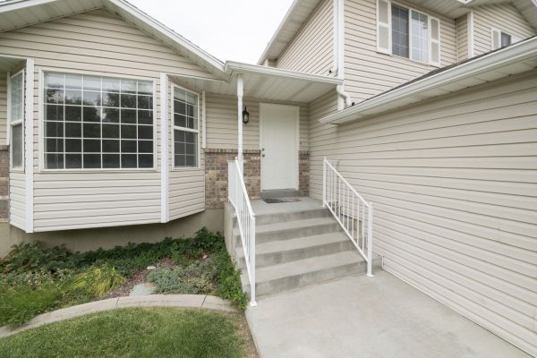 White Vinyl Siding Replacement in Yonkers